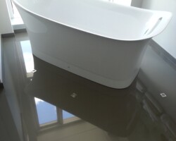Standalone soaking tub.