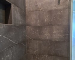 Porcelain tiles on the walls and mosaic on the floor.
