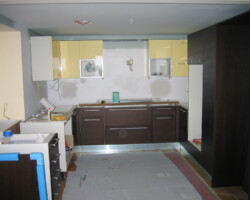 Combination of two colors for kitchen cabinets.